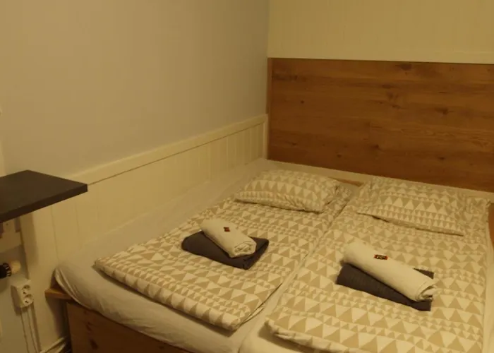 Bedder At Oslo Airport - Serviced